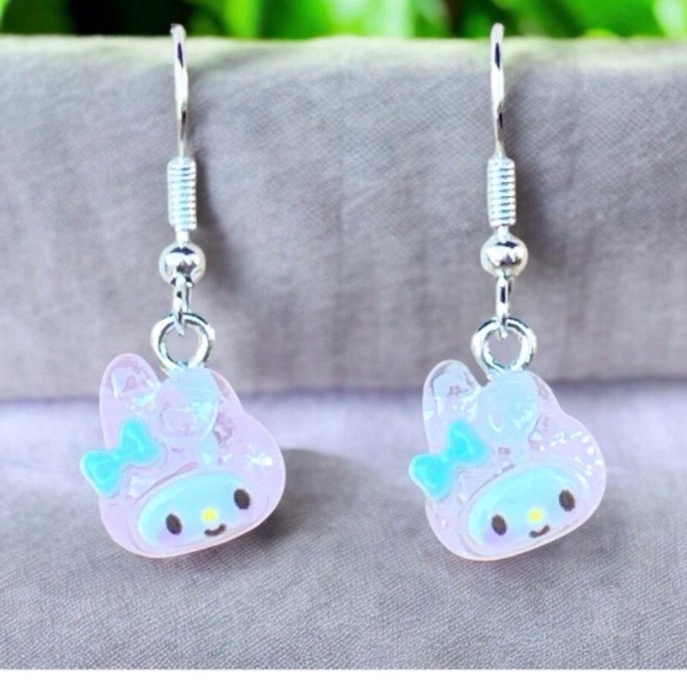 Hello Kitty Earrings - Picture 5 of 11